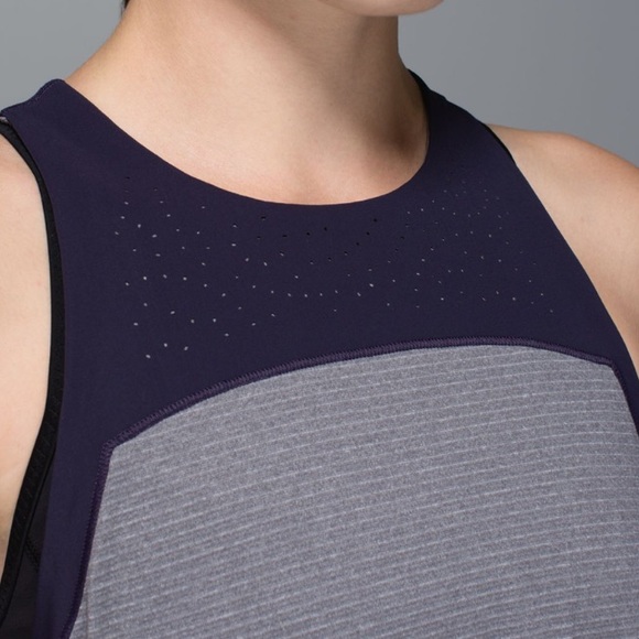 Lululemon Clip-In Tank - Picture 4 of 10